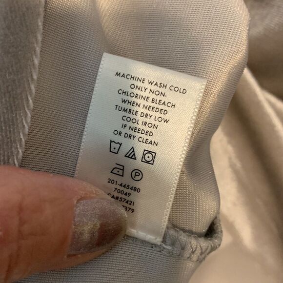 Ann Taylor size medium gray velour short sleeve top with keyhole front - Picture 4 of 8